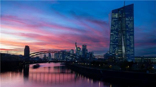 Die EZB hat die Leitzinsen im Euroraum deutlich gesenkt. (Archivbild)