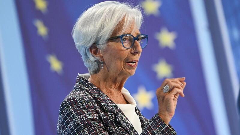 Keine Eile bei der Zinswende - EZB lässt Zinsen unverändert Die EZB rund um Präsidentin Christine Lagarde hat es nicht eilig mit der Zinswende und lässt die Leitzinsen konstant.