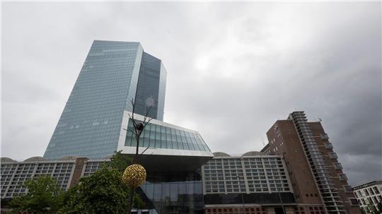 EZB bleibt in Lauerstellung: Leitzinsen unverändert Die EZB sieht die Inflation im Euroraum eingedämmt (Archivbild)