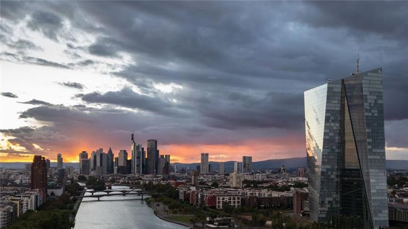 Die EZB will das Design der Geldscheine im Euroraum überarbeiten (Archivbild)