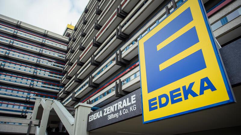 Polizei warnt Autofahrer: 1500 Trecker verstopfen am Montag Straßen nach Hamburg Die Edeka-Zentrale liegt Hamburger Statteil Winterhude.
