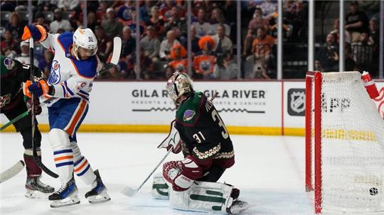Die Edmonton Oilers setzen sich bei den Arizona Coyotes durch.