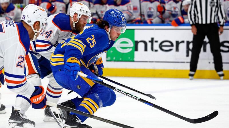 Draisaitl verliert deutsches Duell in NHL mit Peterka Die Edmonton Oilers (weiße Trikots) mussten sich den Buffalo Sabres geschlagen geben.