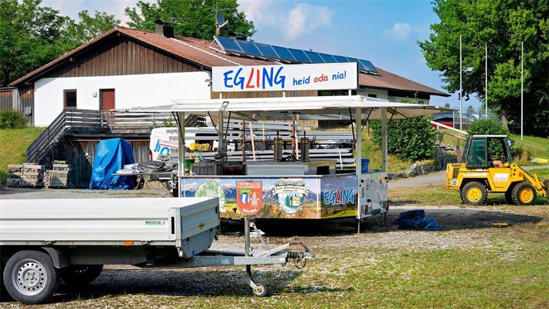 Unbekannter attackiert Festbesucher – acht Verletzte Die Eglinger Blauliachd-Party endete nach einer Gewalttat mit einem Großeinsatz.