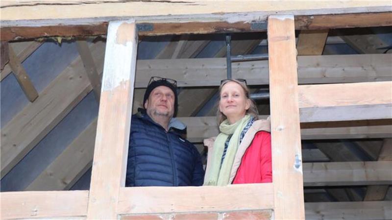 Die Eigentümer des denkmalgeschützten ehemaligen Gasthauses "ZurSchleuse", Mark und Frauke Thimm, wollen in der historischen Schankwirtschaft Ferienwohnungen realisieren.