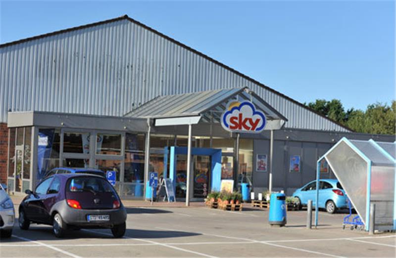 Der Sky-Markt in Drochtersen schließt Ende März Die Eigentümer haben verlauten lassen, dass sie bereits einen Nachmieter für Sky gefunden haben. Foto Berlin