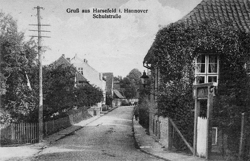 Die Einfahrt zur Schulstraße in Höhe Friseur Wichels.