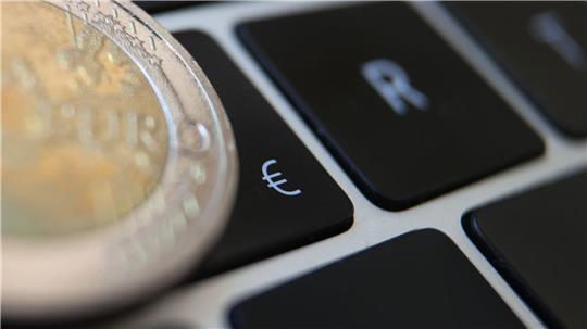 Die Einführung des digitalen Euro wird nach einer Studie der Beratungsgesellschaft PwC erhebliche Kosten für europäische Banken verursachen.
