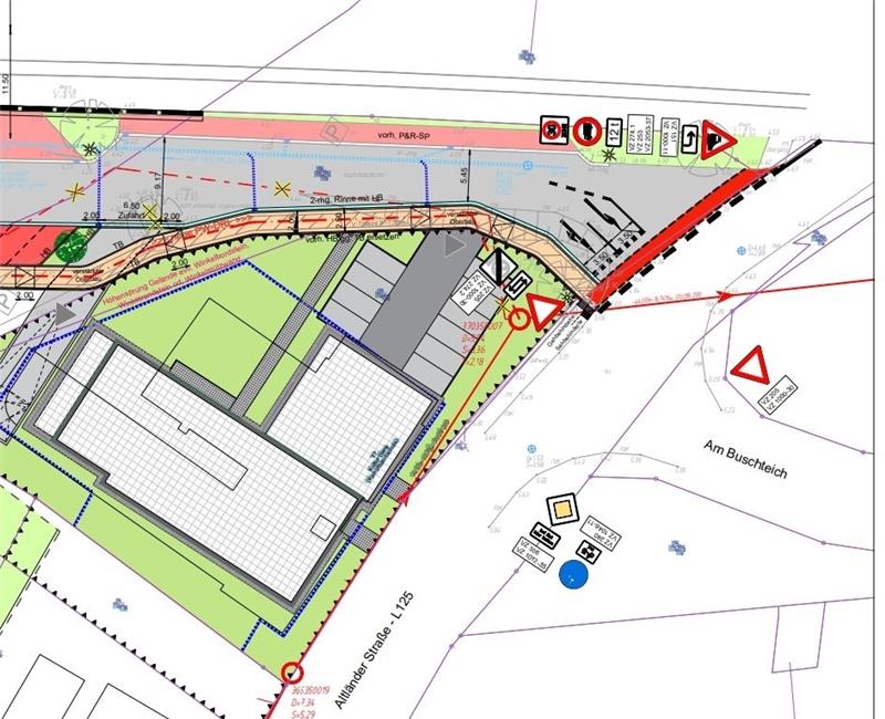 Rund um Ex-Nussfabrik in Dollern entstehen Reihenhäuser und Wohnungen Die Einmündung der Straße Am Bahnhof in die Altländer Straße (L 125) wird vergrößert. Neu ist ein Gehweg (beige).