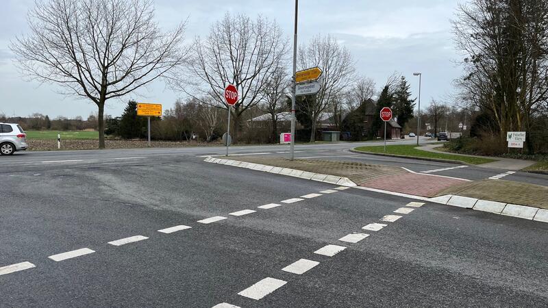 B73-Sanierung: Pläne sorgen für Kritik - Händler protestieren Die Einmündung der Straße Neukuhla soll verjüngt, die Mittelinsel abgebaut werden. Nach dem Veto einer Himmelpfortenerin soll Letzteres noch einmal geprüft werden.