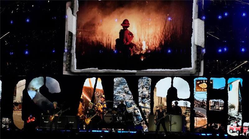 Die Einnahmen von dem Konzert sollen den Opfern der Feuerkatastrophe zukommen. 