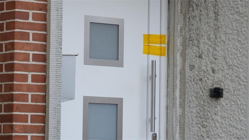 Trauer und offene Fragen nach tödlichen Schüssen in Stade Die Einrichtung, in der die tödlichen Schüsse fielen, ist versiegelt.