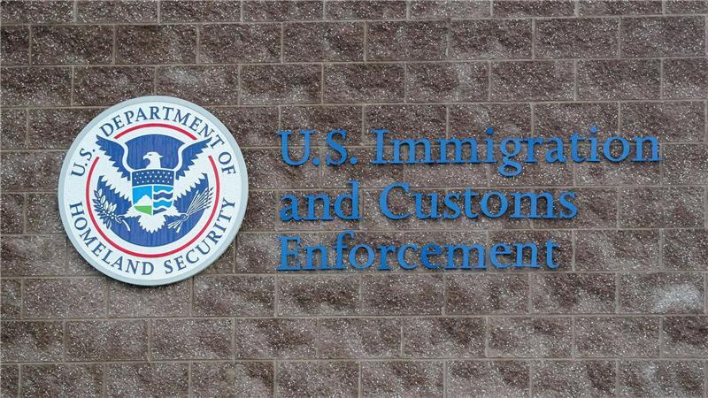 Die Einsätze der Einwanderungsbehörde ICE gegen Migranten sind in den USA schon länger umstritten. (Symbolbild)