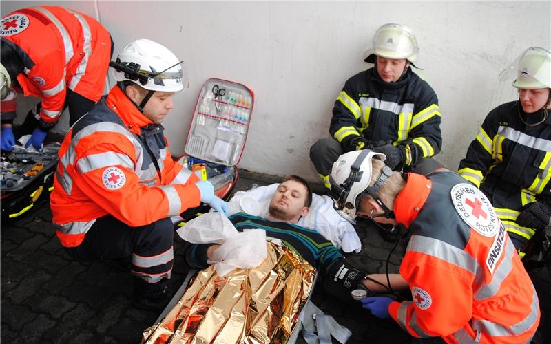 Die Einsatzkräfte der Rettungs- und Katastrophenschutzorganisationen, hier bei Übungen (dieses und folgende Fotos), werden bei Bedarf von der Rettungsleitstelle alarmiert.