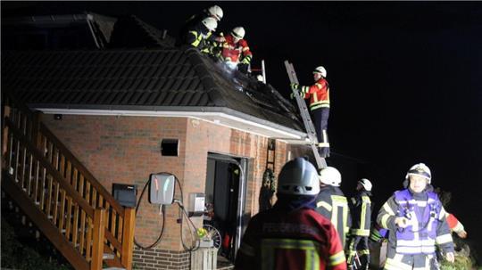 Die Einsatzkräfte konnten das Feuer rasch löschen.