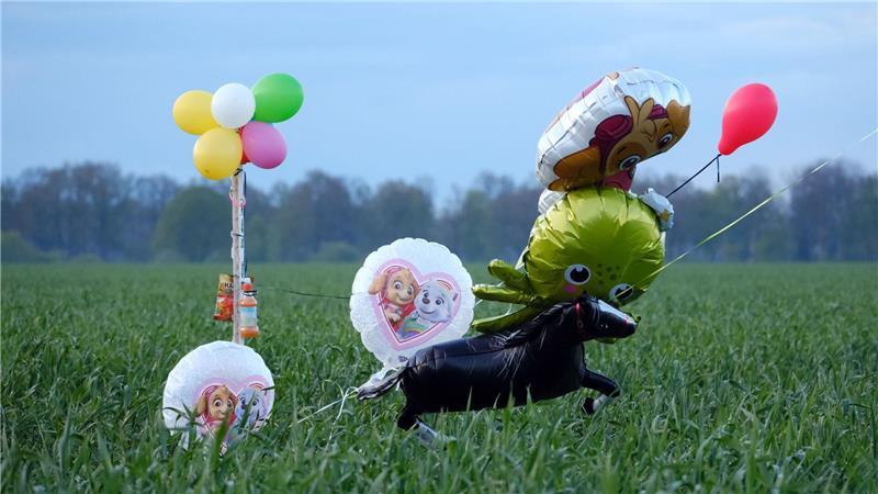 Ein Jahr nach Arian-Suche: „Welle der Hilfsbereitschaft wirkt nach“ Die Einsatzkräfte suchten auch mit Luftballons und Süßigkeiten nach dem Jungen. (Archivfoto)