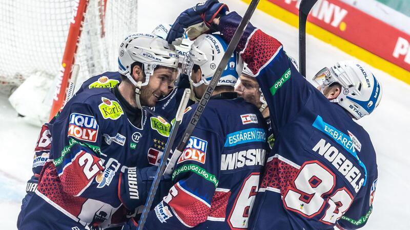 Die Eisbären haben in der Serie gegen Straubing die Führung übernommen.