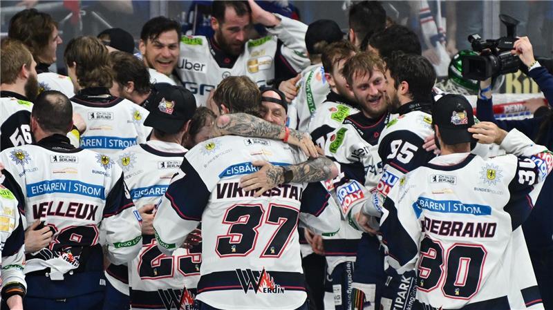 Die Eisbären jubeln über den zwölften Titel in der DEL.