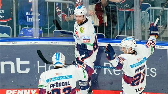 Die Eisbären setzten sich nach 0:2-Rückstand in Mannheim durch.
