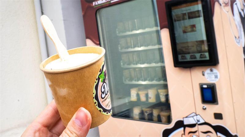 Von Saatgut bis Beton: Was Automaten alles bieten Die Eisdiele Molin aus Bremen hat in der Stadt sieben Automaten mit Eis aufgestellt. In anderen Städten gibt es ähnliche Automaten.