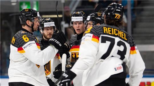 Die Eishockey-Nationalmannschaft freut sich über den zweiten Erfolg bei der Eishockey-WM.