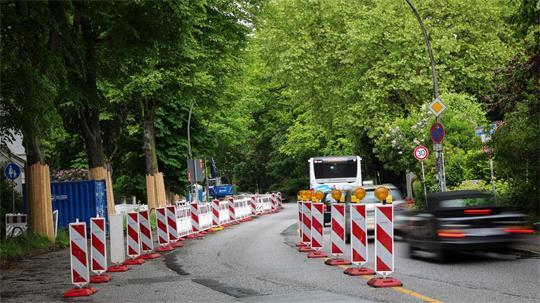 Die Elbchaussee war vorübergehend in beide Richtungen offen - nun wird sie wieder dichtgemacht. (Symbolbild)
