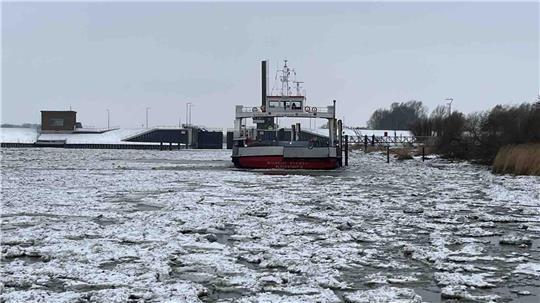 Die Elbfähre Wischhafen-Glückstadt hat vorerst ihre Fahrten eingestellt.