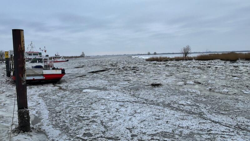 Die Elbfähre Wischhafen-Glückstadt ist derzeit außer Betrieb.
