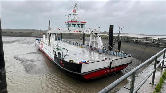 Die Elbfähre muss am Mittwoch und Donnerstag zeitweise pausieren. (Archivbild)
