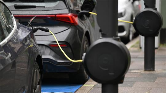Die Elektroautozulassungen steigen in allen Bundesländern - aber längst nicht gleichmäßig. (Archivbild)