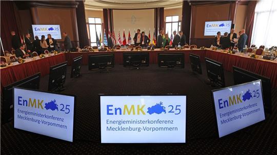 Die Energiewende und das Werben für mehr Akzeptanz in der Bevölkerung sind bestimmende Themen der Energieministerkonferenz in Rostock. 