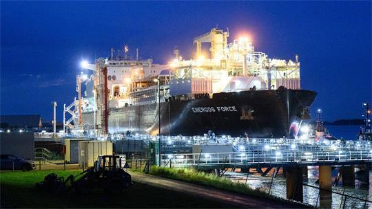 Die Energos Force ist wieder im Stader Industriehafen - Zeichen eines florierenden Wirtschaftsstandorts.