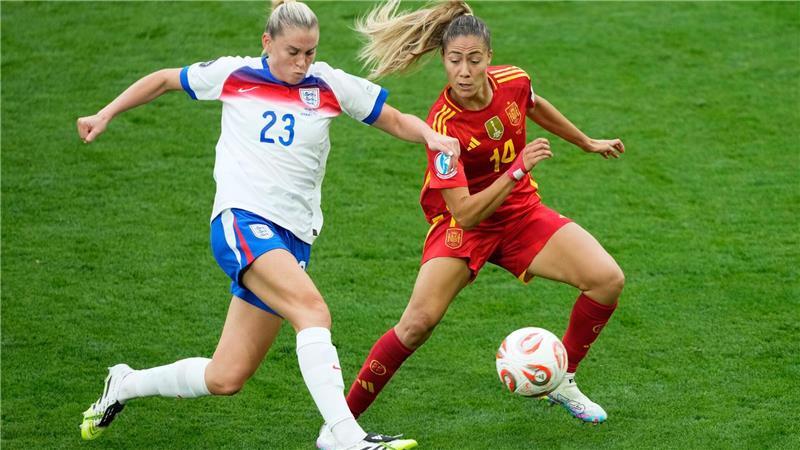 Im Elfmeterschießen: England gewinnt EM-Finale gegen Spanien Die Engländerinnen und Spanierinnen lieferten sich ein hart umkämpftes EM-Finale