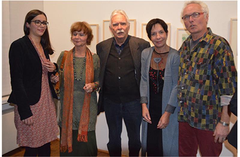 Der Maler Hermann Hesse im Kunsthaus Stade Die Enkel von Hermann Hesse erlebten im Kunsthaus den Auftakt der Ausstelllung mit Bildern ihres Großvaters mit. Auf dem Foto (von rechts) David Hesse, Kuratorin Regina Bucher von der schweizerischen Hermann-Hesse-Stiftung, Silver Hesse, Eva Hesse und Kuratorin Ina Hildburg. Foto Kock