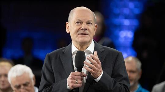 Die Entscheidung, Taurus-Marschflugkörper an die Ukraine zu liefern oder nicht, müsse man genau überdenken, sagt Olaf Scholz.