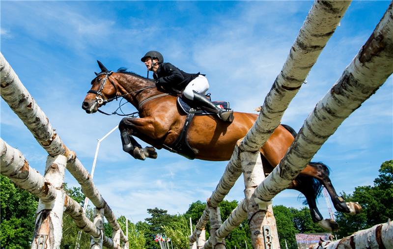 Die Entscheidung im Springderby in Klein Flottbek gibt es an diesem Sonntag von 14 Uhr an. Foto: dpa