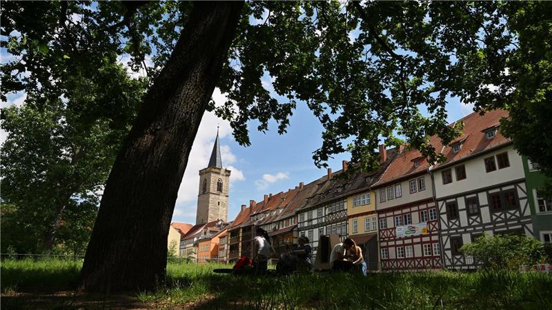 Die Erfurter Krämerbrücke gehört zu den Touristen-Attraktionen in Thüringens Landeshauptstadt. (Archivbild)