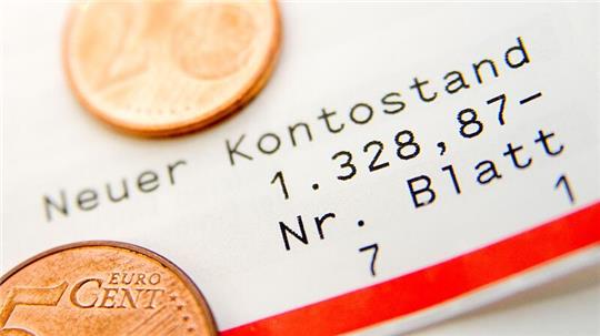 „Die Ergebnisse zeigen deutlich, dass es für Verbraucher immer relevanter wird, finanzielle Engpässe schnell und unbürokratisch zu decken“, ordnete der Privatkundenchef von Barclays in Deutschland, Tobias Grieß, die Ergebnisse der YouGov-Umfrage ein.