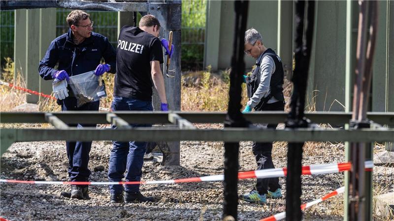 Die Ermittler gehen Hinweisen auf Brandstiftung nach. 