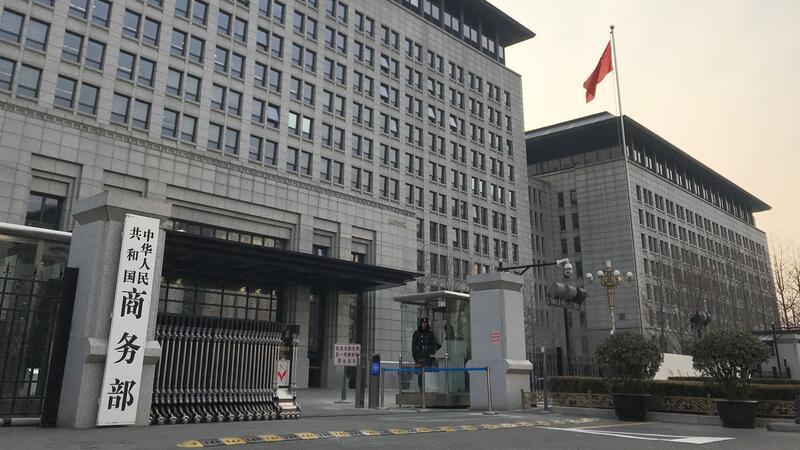 Die Ermittlung Pekings gegen importierten Branntwein aus der EU gilt auch als Gegenreaktion auf die vorläufigen Strafzölle auf E-Autos aus China. (Archivbild)