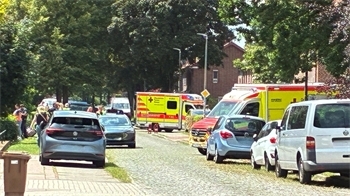 Die Ermittlungen der Spurensicherung laufen in der Stader Dankersstraße.