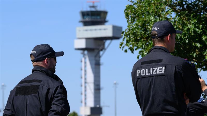 Sorge vor Anschlag – Niedersachsen bei Drohnenabwehr blank? Die Ermittlungen nach dem Fund einer Sprengstoff-Drohne am Flughafen Leipzig/Halle laufen. (Archivbild)