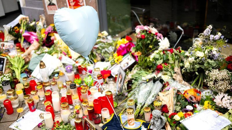 Die Ermittlungen zu den tödlichen Polizeischüssen auf einen 21-Jährigen in Oldenburg dauern an. (Archivbild)