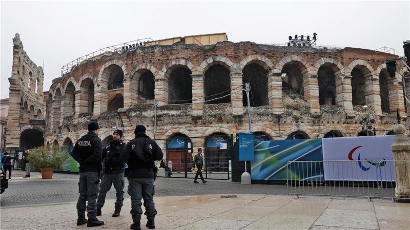 Die Eröffnungsfeier findet ohne Athleten als Fahnenträger in Verona statt. 