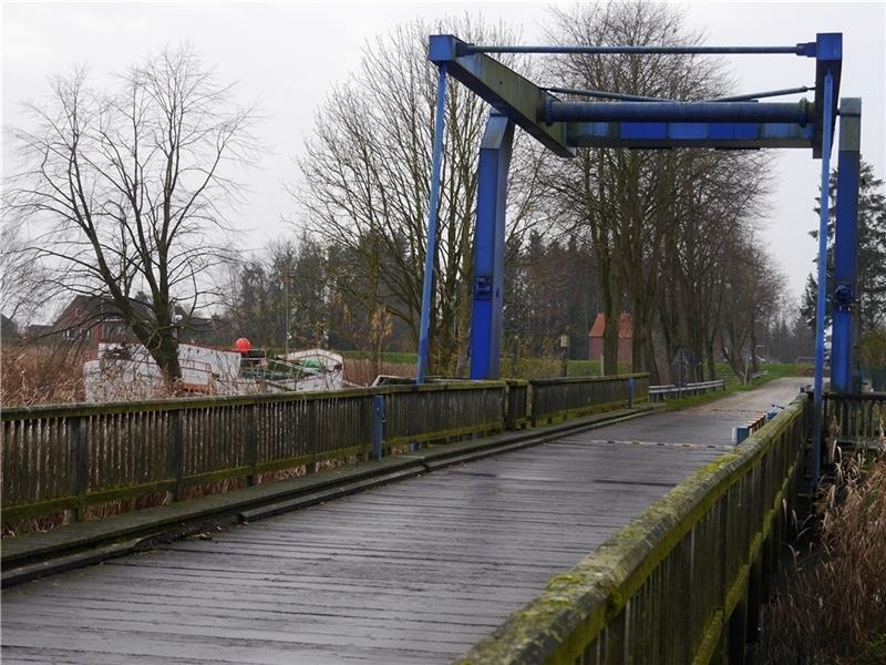 Die Errichtung der Brücke zwischen Dornbusch und Krautsand war der Grund für die Gründung des jetzt nach fast 40 Jahren endgültig aufgelösten Bürgervereins Dornbusch-Krautsand-Nindorf. Foto: Umland