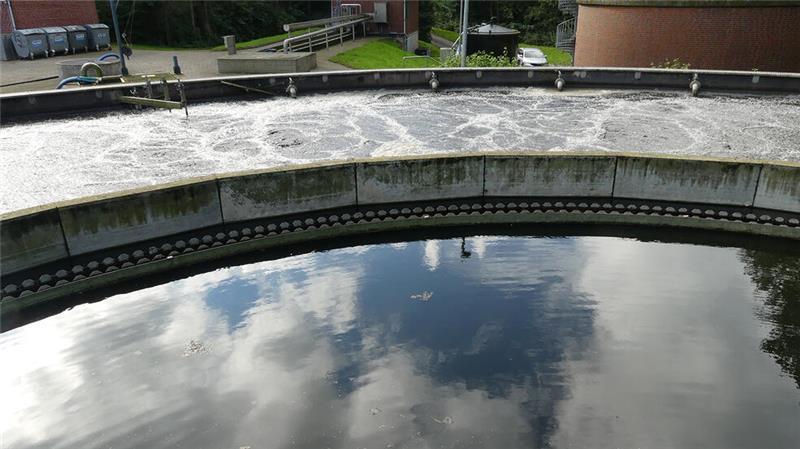 Die Ertüchtigung des überlasteten Klärwerks in Drochtersen-Gauensiek durch den Betreiber EWE Wasser GmbH ist teuer. Ab 2025 werden die Bürger dafür zur Kasse gebeten.
