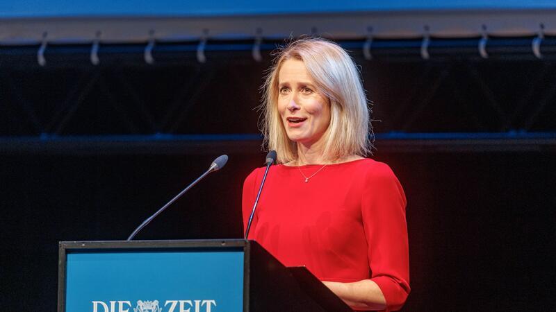 Estlands Regierungschefin: Russland für Angriff bestrafen Die Estnische Premierministerin Katja Kallas hält nach der Überreichung des Marion-Dönhoff Preises ihre Dankesrede.