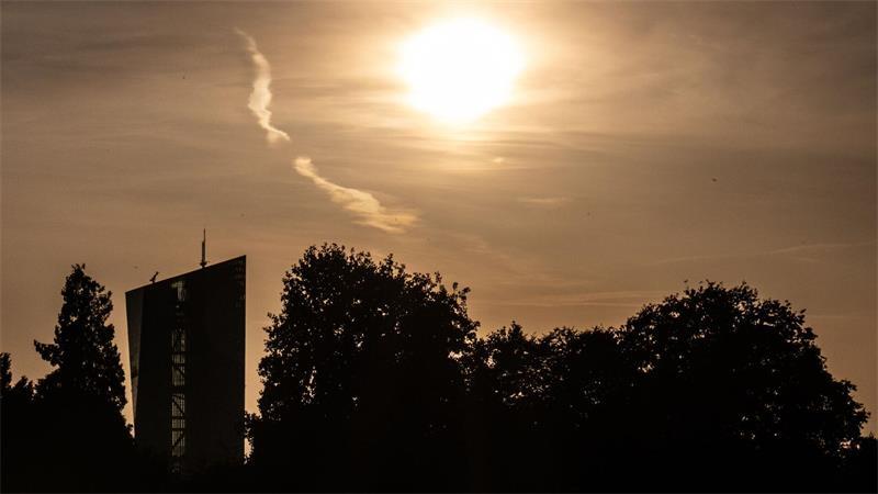 EZB wartet ab - Zinserhöhung im September wahrscheinlich Die Euro-Währungshüter in Frankfurt entscheiden regelmäßig über die Leitzinsen im Euroraum. (Archivbild)