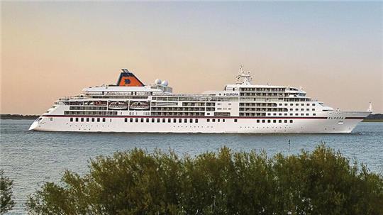 Die „Europa“ kommt aus der Ostsee nach Bremerhaven Foto: Hapag-Lloyd Cruises