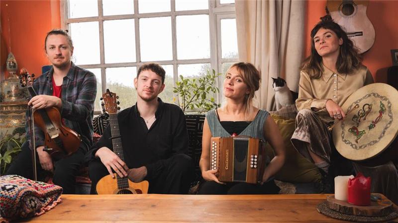 Die Eva Coyle Band tritt beim Irish Folk Festival im Stadeum auf.